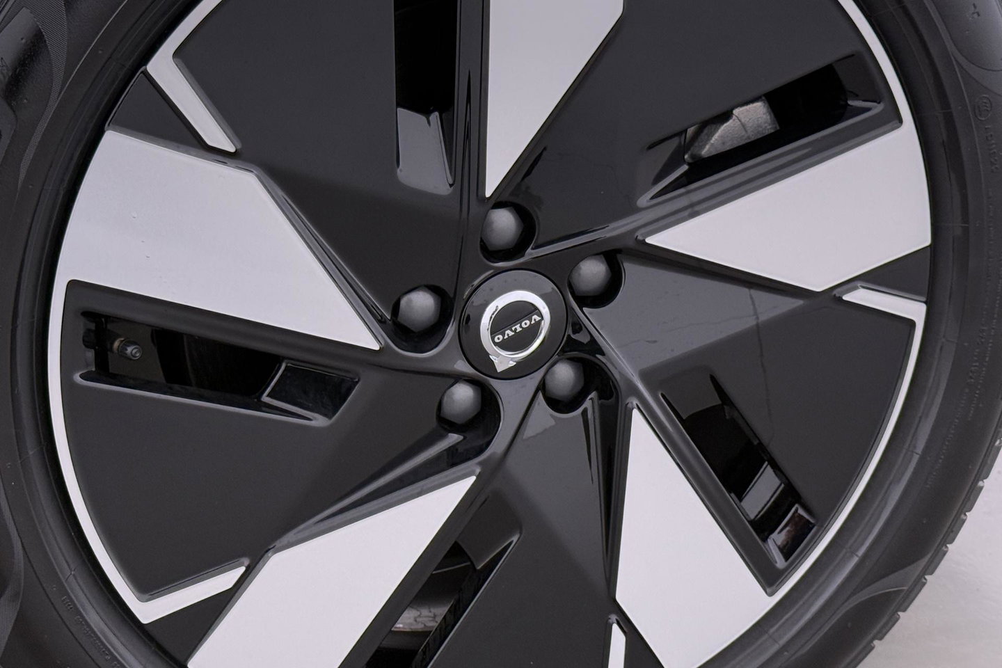 Volvo EX40 Single Motor Extended Range Plus 82 kWh | ACC | 360° Camera | Stoel+Stuurverwarming | Harman/Kardon | BLIS | Keyless