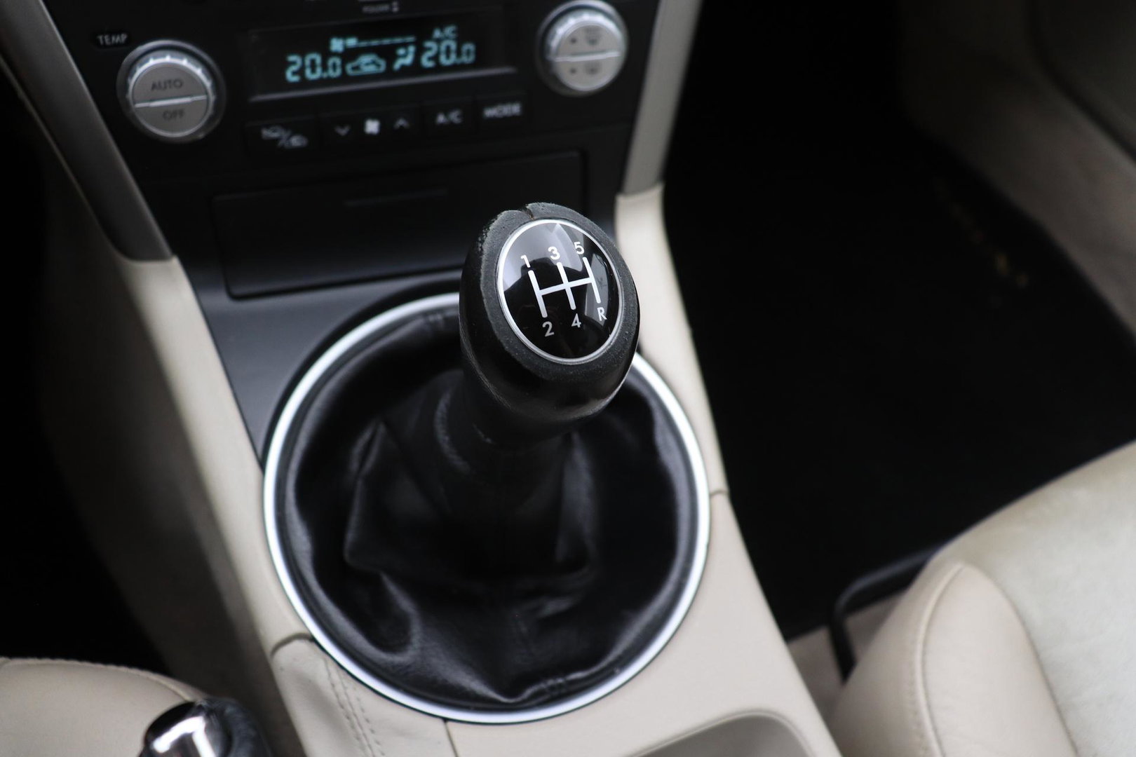 Subaru Outback 2.5i Comfort | Trekhaak | Cruise Control | Stoelverwarming | Airconditioning | 17 Inch