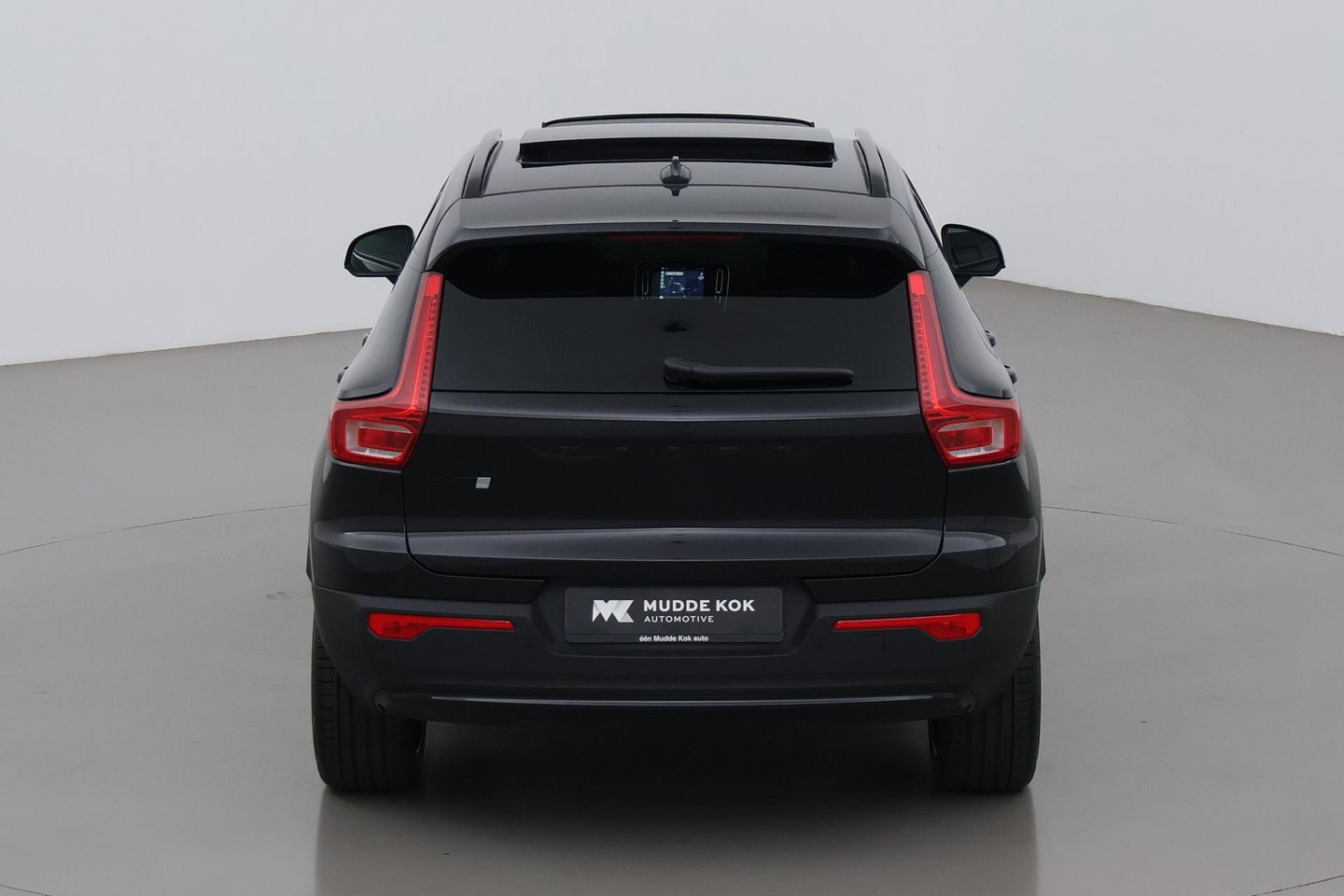 Volvo EX40 Single Motor Extended Range Plus Black Ed. 82 kWh | ACC | Panoramadak | 360° Camera | Harman/Kardon | BLIS | 20 Inch