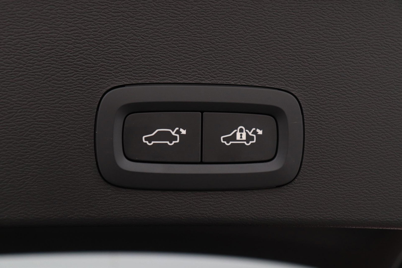 Volvo EX40 Single Motor Extended Range Plus Black Ed. 82 kWh | ACC | Panoramadak | 360° Camera | Harman/Kardon | BLIS | 20 Inch