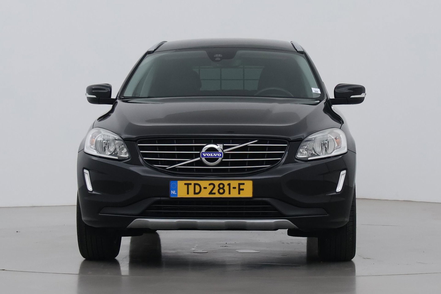Volvo XC60 2.0 D4 FWD Summum | Trekhaak | Automaat | Leder | Memory | Stoelverwarming | Getint Glas