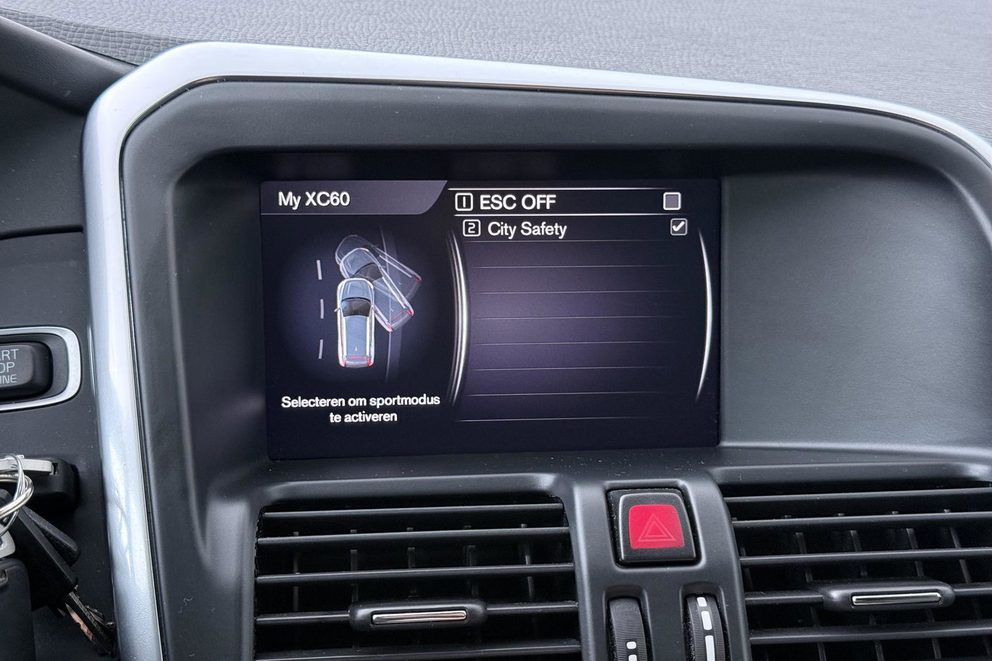 Volvo XC60 2.0 D4 FWD Summum | Trekhaak | Automaat | Leder | Memory | Stoelverwarming | Getint Glas