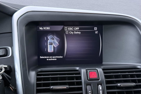 Volvo XC60 2.0 D4 FWD Summum | Trekhaak | Automaat | Leder | Memory | Stoelverwarming | Getint Glas