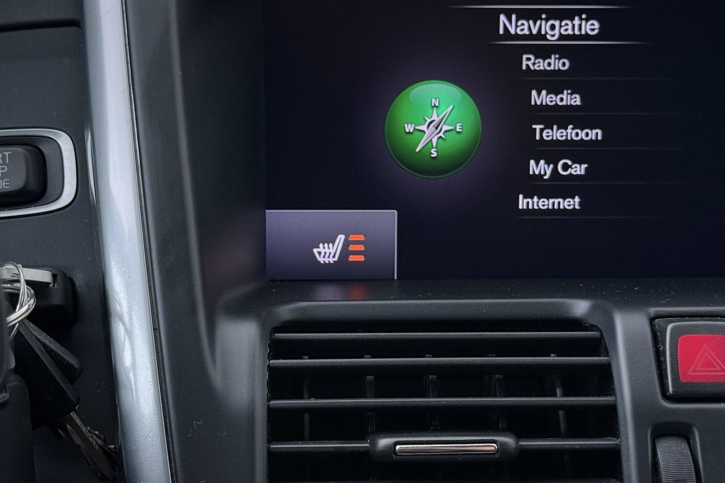 Volvo XC60 2.0 D4 FWD Summum | Trekhaak | Automaat | Leder | Memory | Stoelverwarming | Getint Glas