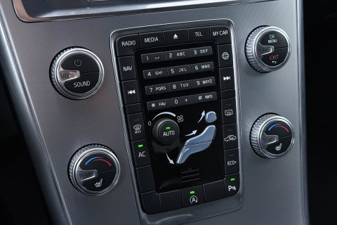 Volvo XC60 2.0 D4 FWD Summum | Trekhaak | Automaat | Leder | Memory | Stoelverwarming | Getint Glas