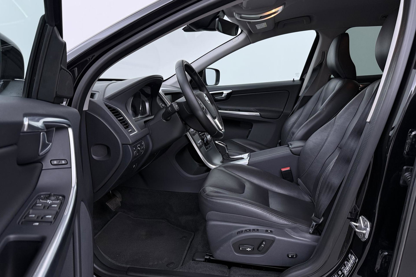 Volvo XC60 2.0 D4 FWD Summum | Trekhaak | Automaat | Leder | Memory | Stoelverwarming | Getint Glas