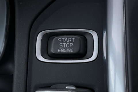 Volvo XC60 2.0 D4 FWD Summum | Trekhaak | Automaat | Leder | Memory | Stoelverwarming | Getint Glas