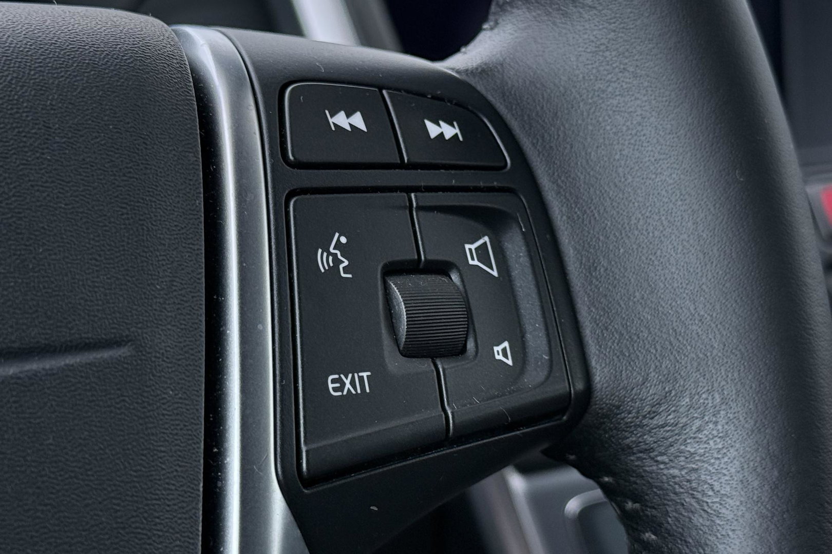Volvo XC60 2.0 D4 FWD Summum | Trekhaak | Automaat | Leder | Memory | Stoelverwarming | Getint Glas