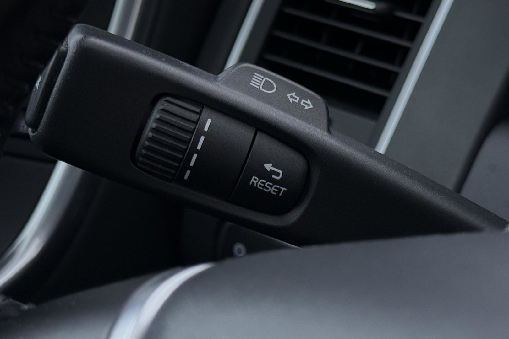 Volvo XC60 2.0 D4 FWD Summum | Trekhaak | Automaat | Leder | Memory | Stoelverwarming | Getint Glas