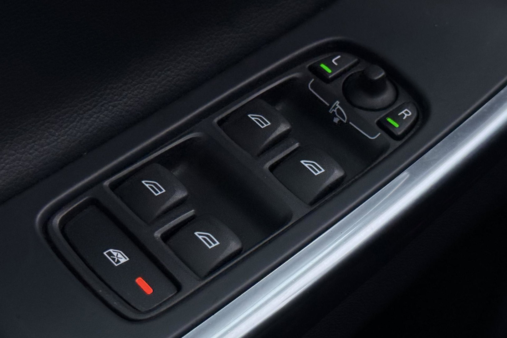 Volvo XC60 2.0 D4 FWD Summum | Trekhaak | Automaat | Leder | Memory | Stoelverwarming | Getint Glas