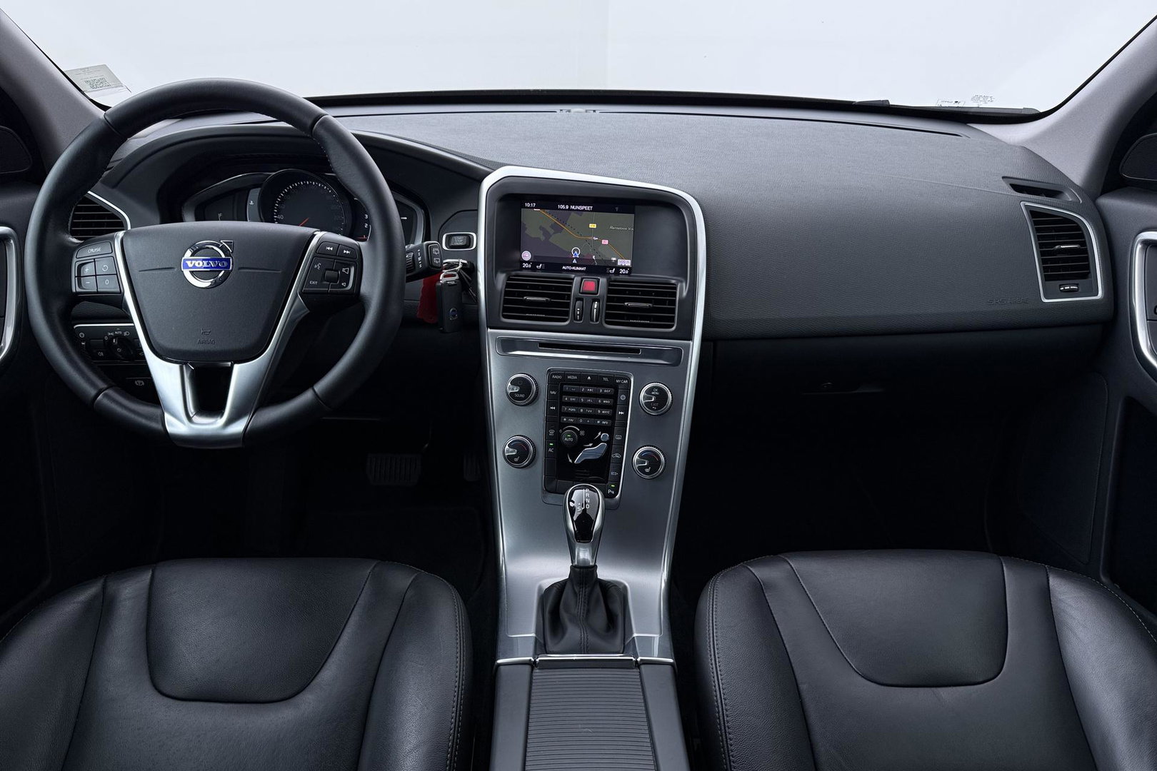 Volvo XC60 2.0 D4 FWD Summum | Trekhaak | Automaat | Leder | Memory | Stoelverwarming | Getint Glas