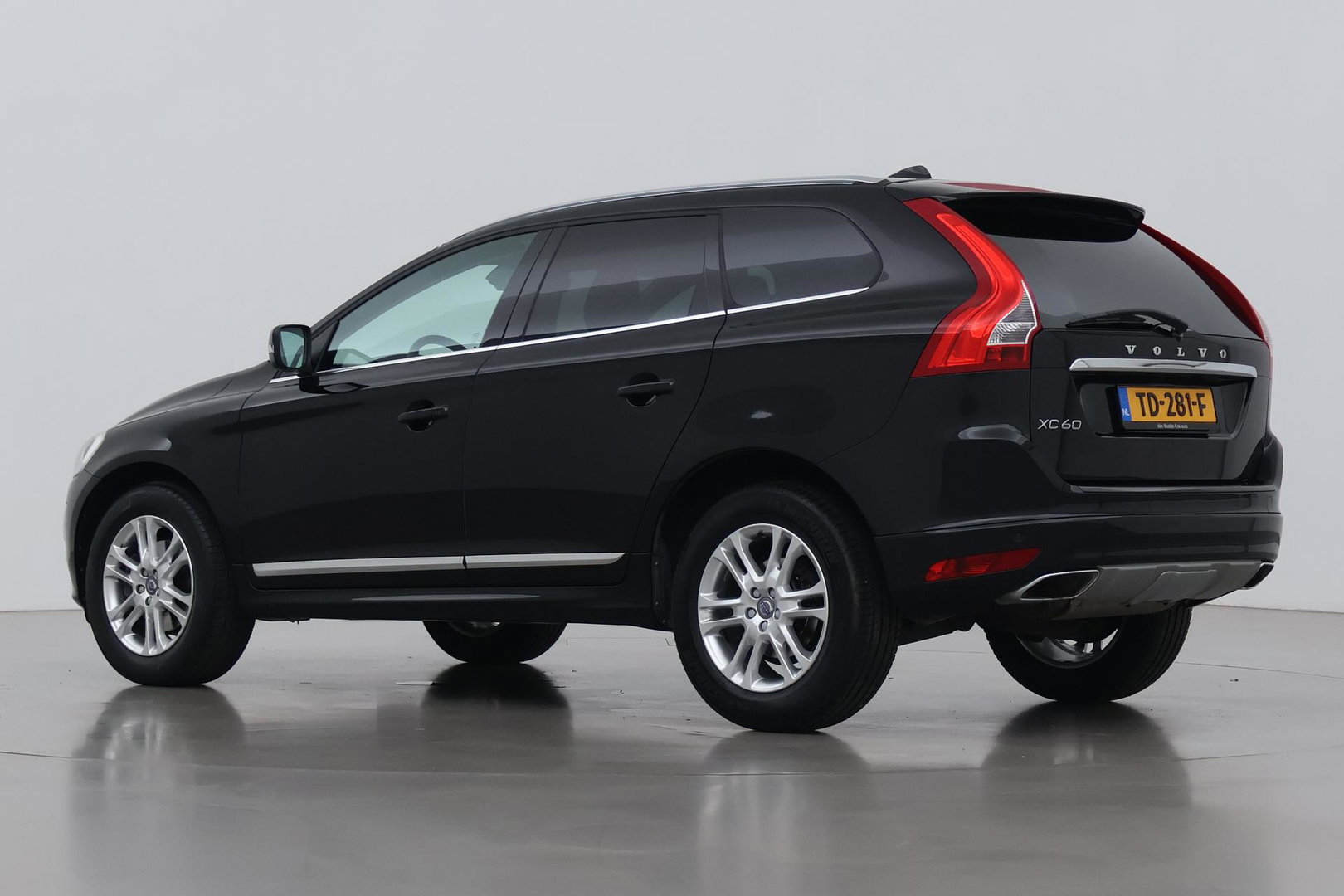 Volvo XC60 2.0 D4 FWD Summum | Trekhaak | Automaat | Leder | Memory | Stoelverwarming | Getint Glas
