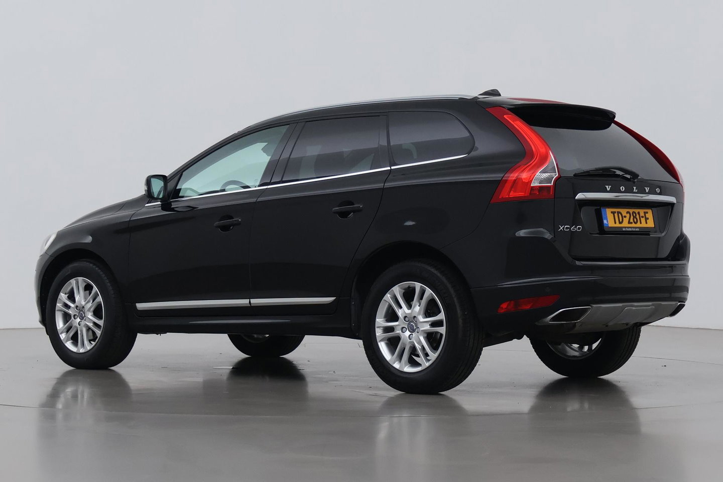 Volvo XC60 2.0 D4 FWD Summum | Trekhaak | Automaat | Leder | Memory | Stoelverwarming | Getint Glas