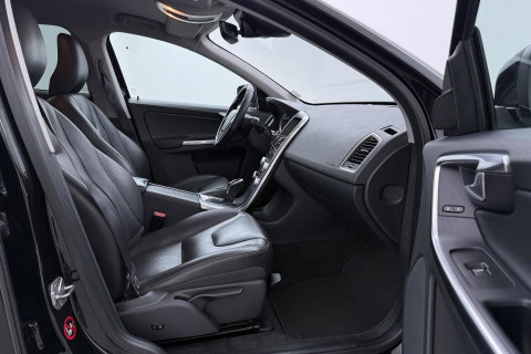 Volvo XC60 2.0 D4 FWD Summum | Trekhaak | Automaat | Leder | Memory | Stoelverwarming | Getint Glas