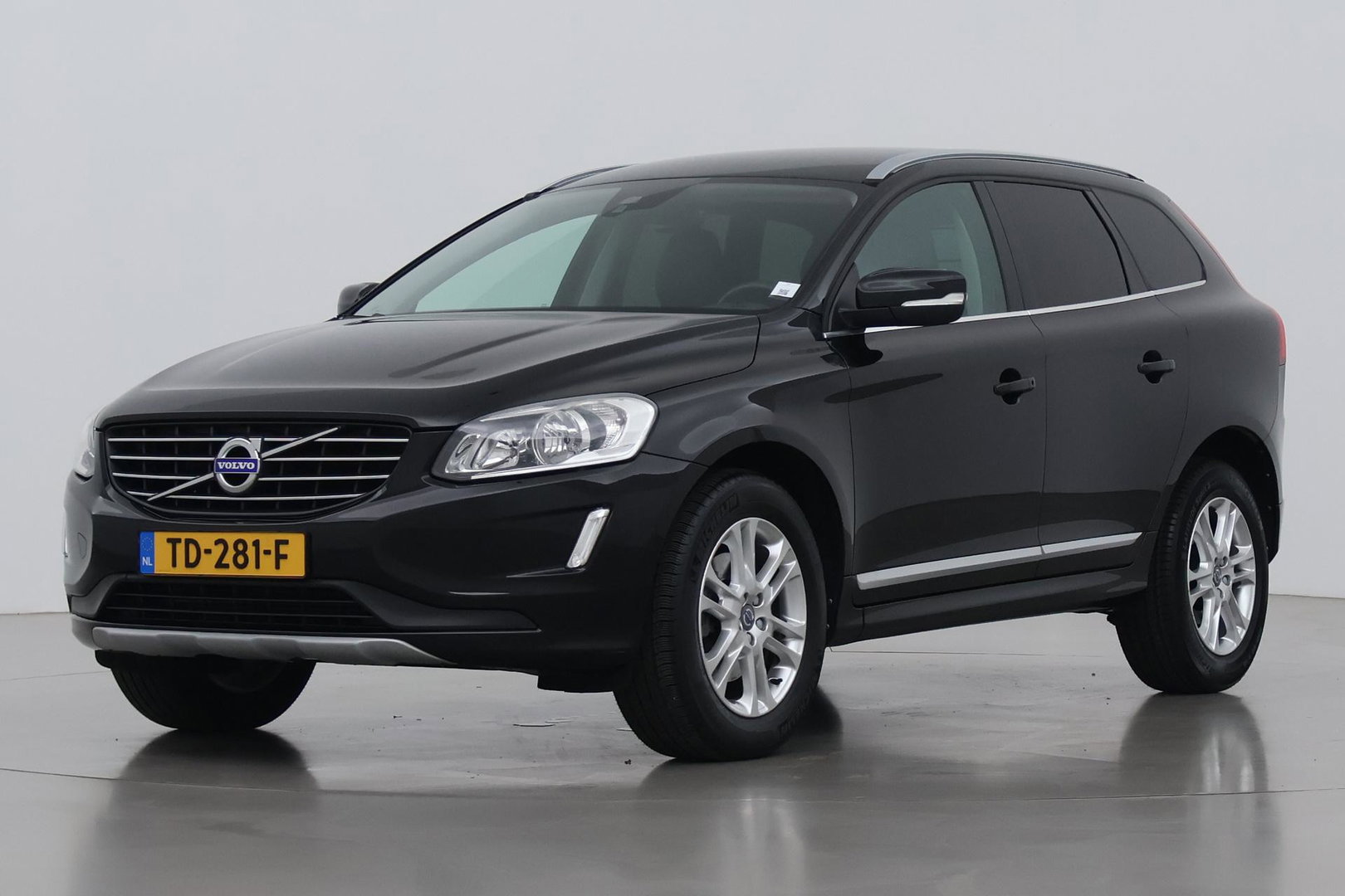 Volvo XC60 2.0 D4 FWD Summum | Trekhaak | Automaat | Leder | Memory | Stoelverwarming | Getint Glas