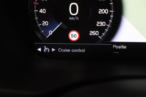 Volvo XC60 2.0 D4 AWD Momentum | Panoramadak | Apple Carplay | Camera | Elektrische Achterklep | Stoelverwarming | Full LED | 18 Inch