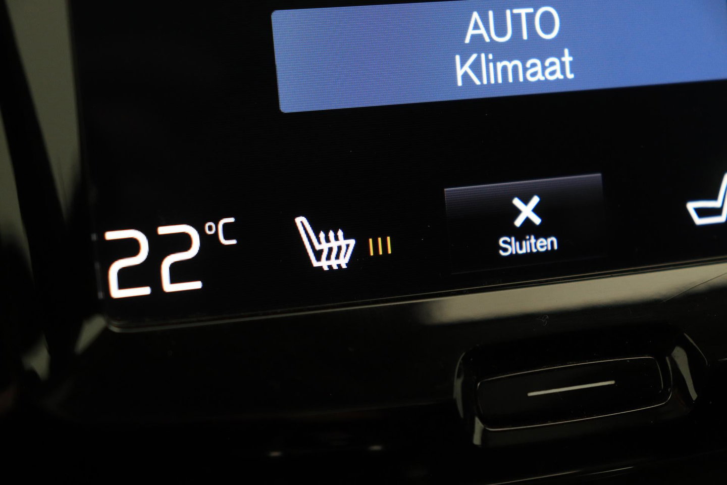 Volvo XC60 2.0 D4 AWD Momentum | Panoramadak | Apple Carplay | Camera | Elektrische Achterklep | Stoelverwarming | Full LED | 18 Inch