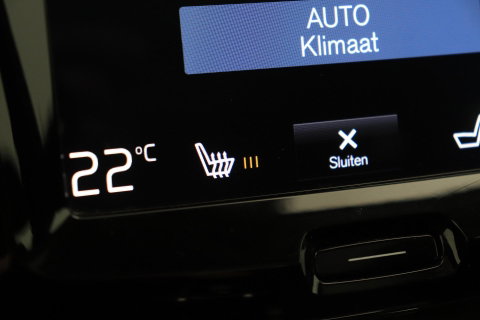 Volvo XC60 2.0 D4 AWD Momentum | Panoramadak | Apple Carplay | Camera | Elektrische Achterklep | Stoelverwarming | Full LED | 18 Inch