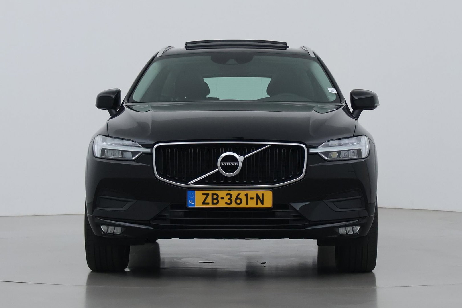 Volvo XC60 2.0 D4 AWD Momentum | Panoramadak | Apple Carplay | Camera | Elektrische Achterklep | Stoelverwarming | Full LED | 18 Inch