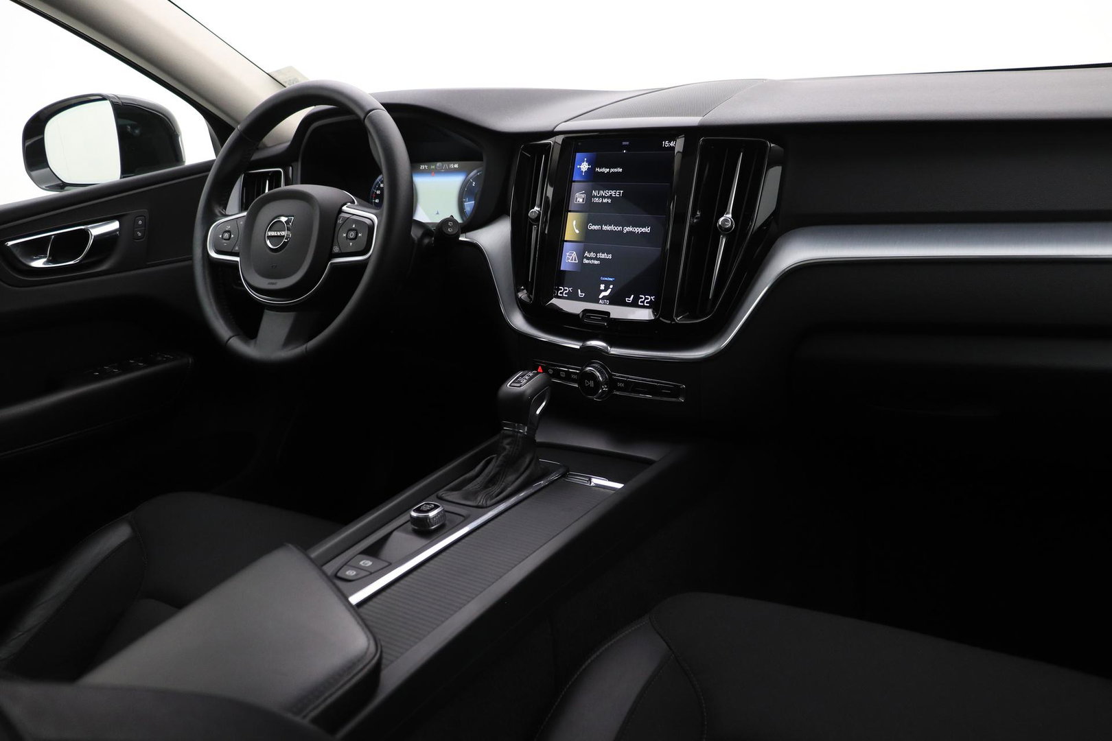 Volvo XC60 2.0 D4 AWD Momentum | Panoramadak | Apple Carplay | Camera | Elektrische Achterklep | Stoelverwarming | Full LED | 18 Inch