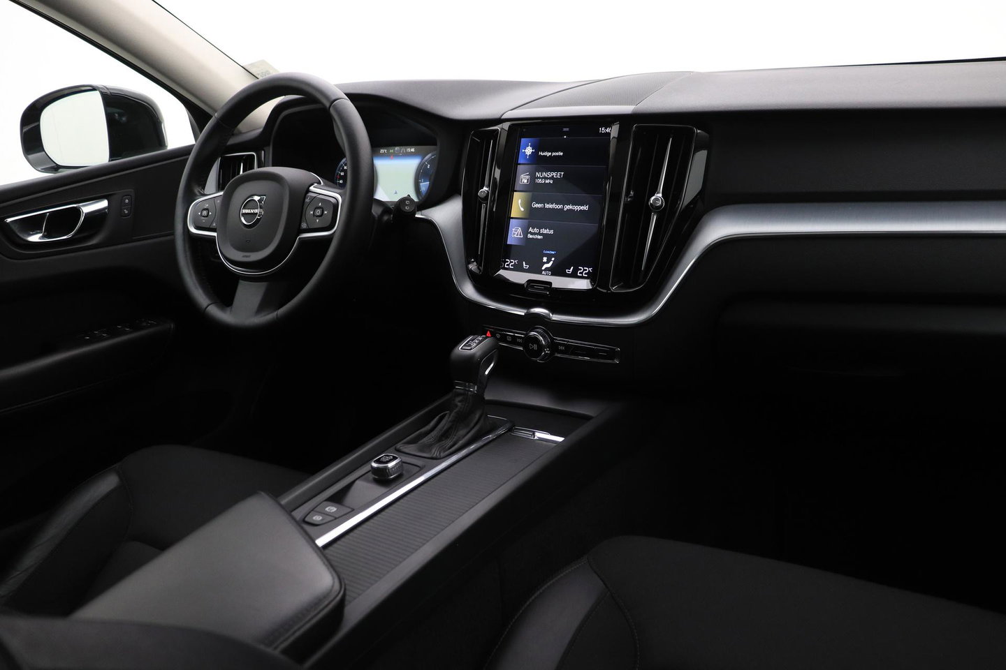 Volvo XC60 2.0 D4 AWD Momentum | Panoramadak | Apple Carplay | Camera | Elektrische Achterklep | Stoelverwarming | Full LED | 18 Inch