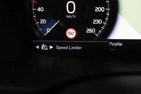 Volvo XC60 2.0 D4 AWD Momentum | Panoramadak | Apple Carplay | Camera | Elektrische Achterklep | Stoelverwarming | Full LED | 18 Inch