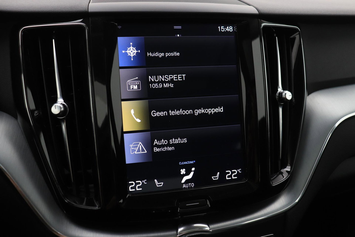Volvo XC60 2.0 D4 AWD Momentum | Panoramadak | Apple Carplay | Camera | Elektrische Achterklep | Stoelverwarming | Full LED | 18 Inch