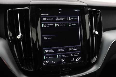 Volvo XC60 2.0 D4 AWD Momentum | Panoramadak | Apple Carplay | Camera | Elektrische Achterklep | Stoelverwarming | Full LED | 18 Inch