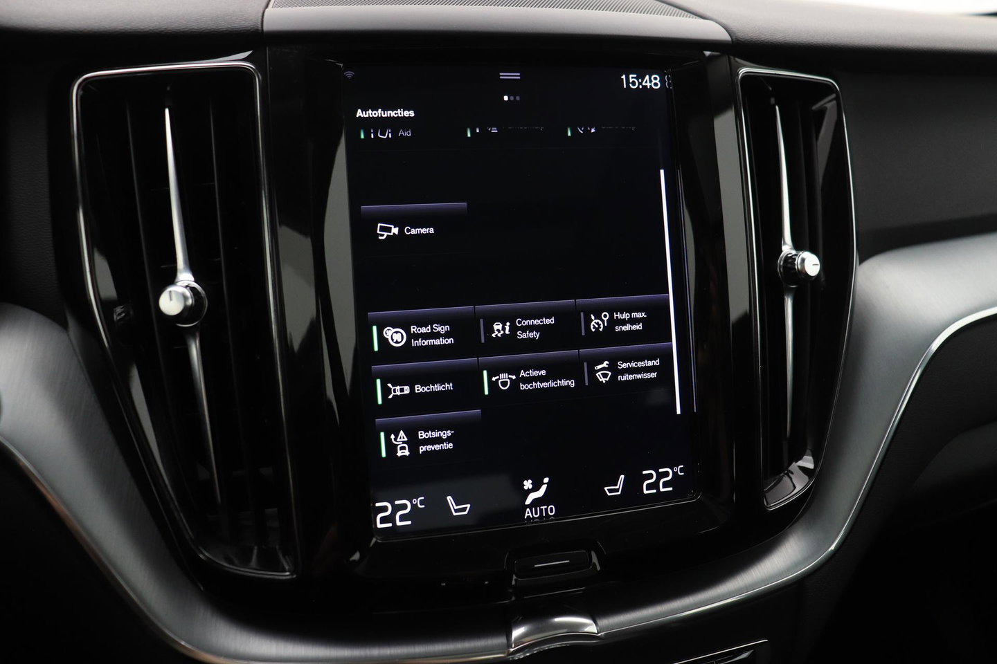 Volvo XC60 2.0 D4 AWD Momentum | Panoramadak | Apple Carplay | Camera | Elektrische Achterklep | Stoelverwarming | Full LED | 18 Inch