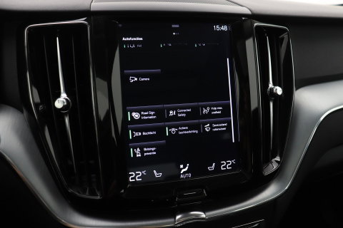 Volvo XC60 2.0 D4 AWD Momentum | Panoramadak | Apple Carplay | Camera | Elektrische Achterklep | Stoelverwarming | Full LED | 18 Inch