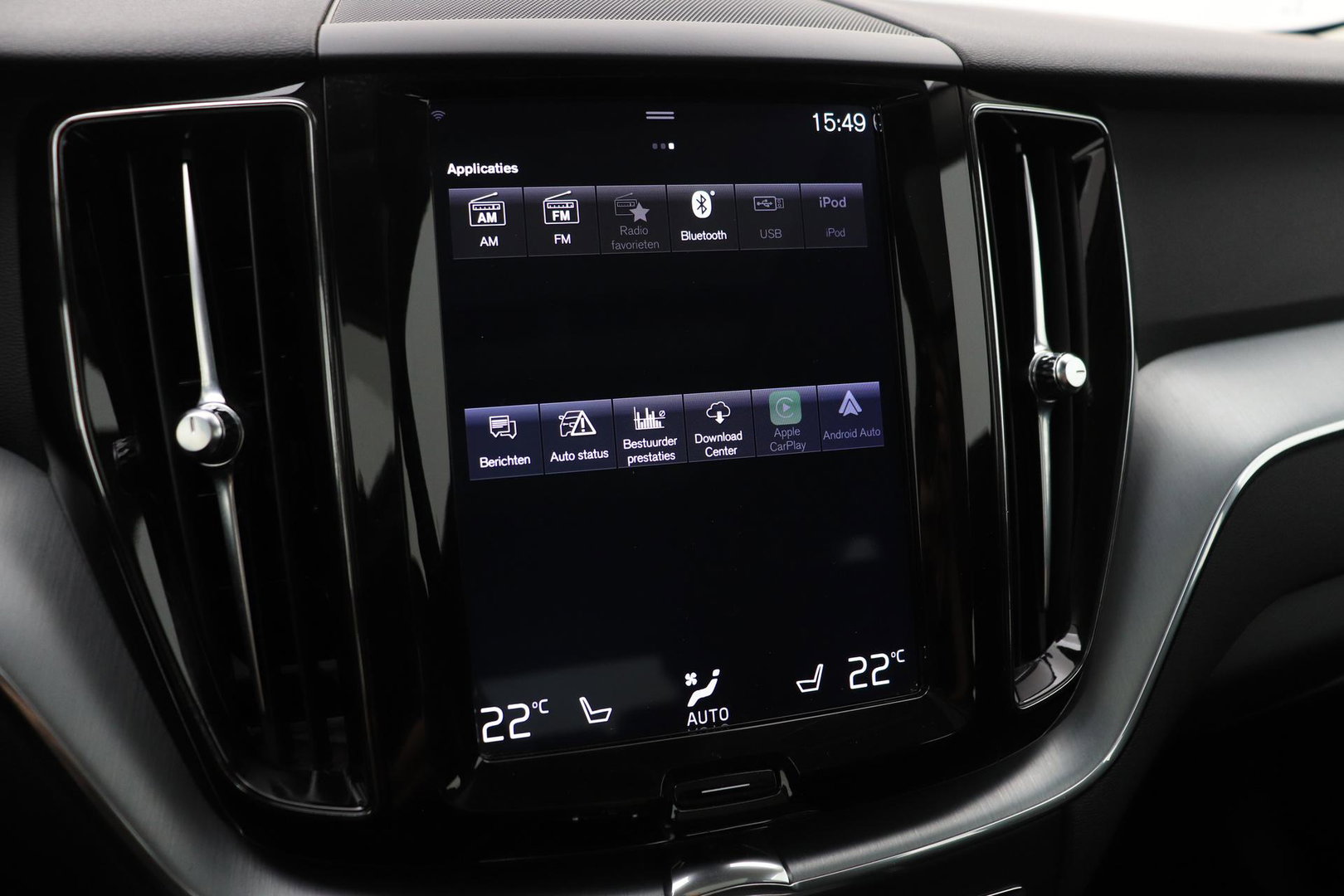 Volvo XC60 2.0 D4 AWD Momentum | Panoramadak | Apple Carplay | Camera | Elektrische Achterklep | Stoelverwarming | Full LED | 18 Inch