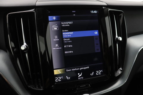 Volvo XC60 2.0 D4 AWD Momentum | Panoramadak | Apple Carplay | Camera | Elektrische Achterklep | Stoelverwarming | Full LED | 18 Inch