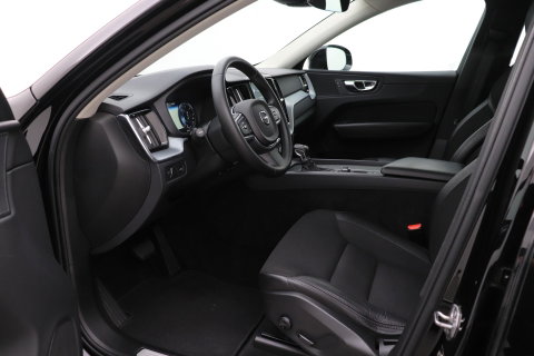 Volvo XC60 2.0 D4 AWD Momentum | Panoramadak | Apple Carplay | Camera | Elektrische Achterklep | Stoelverwarming | Full LED | 18 Inch