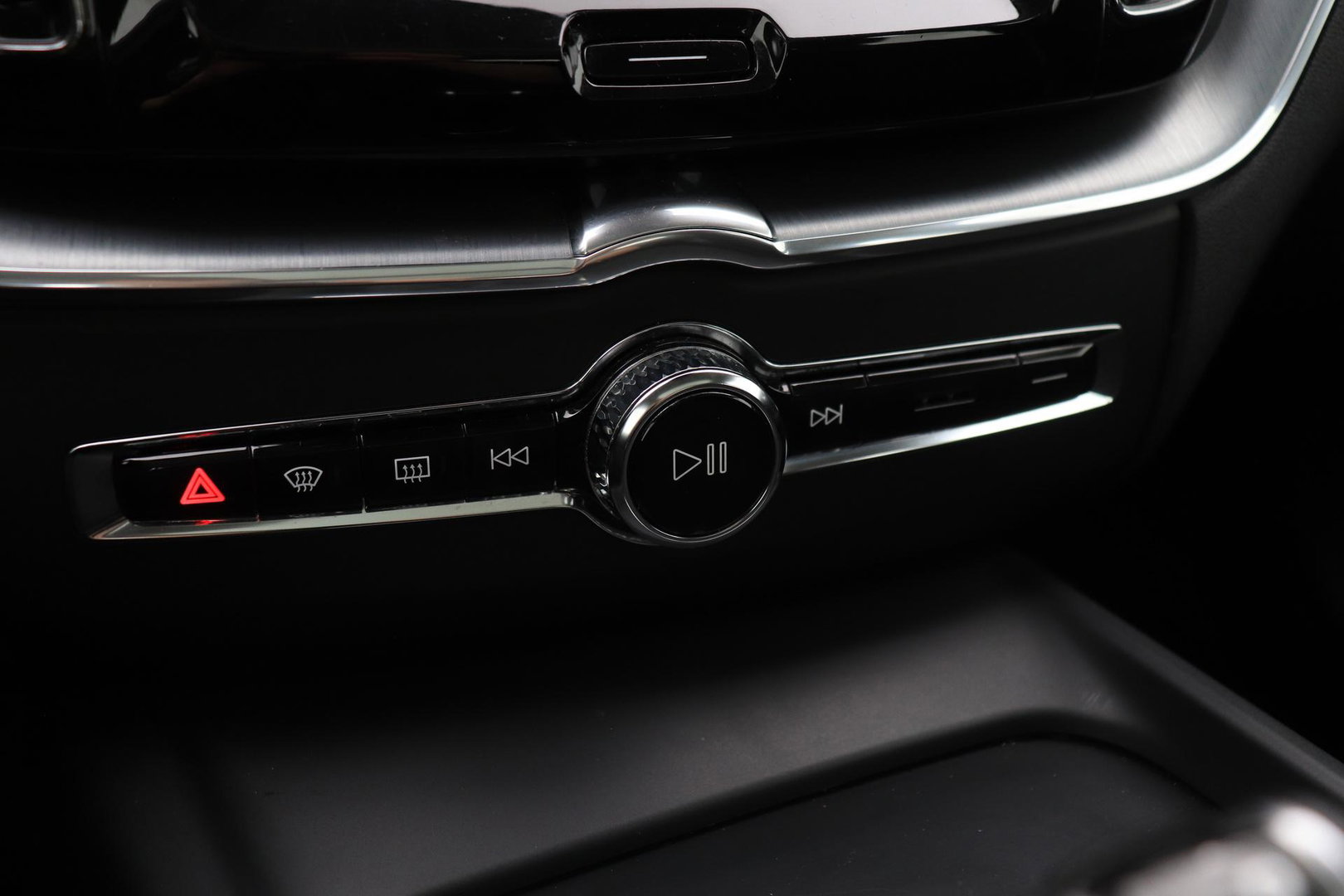 Volvo XC60 2.0 D4 AWD Momentum | Panoramadak | Apple Carplay | Camera | Elektrische Achterklep | Stoelverwarming | Full LED | 18 Inch