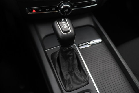 Volvo XC60 2.0 D4 AWD Momentum | Panoramadak | Apple Carplay | Camera | Elektrische Achterklep | Stoelverwarming | Full LED | 18 Inch