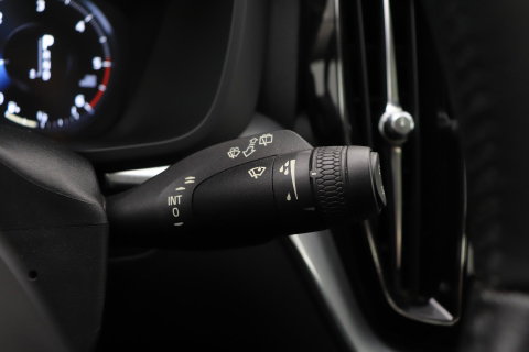 Volvo XC60 2.0 D4 AWD Momentum | Panoramadak | Apple Carplay | Camera | Elektrische Achterklep | Stoelverwarming | Full LED | 18 Inch