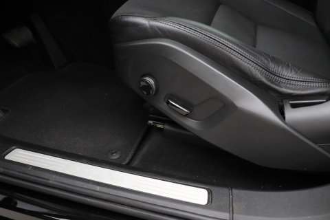 Volvo XC60 2.0 D4 AWD Momentum | Panoramadak | Apple Carplay | Camera | Elektrische Achterklep | Stoelverwarming | Full LED | 18 Inch