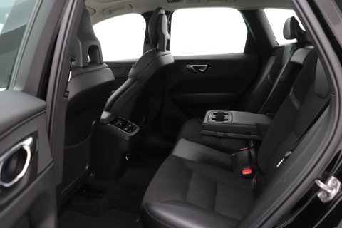 Volvo XC60 2.0 D4 AWD Momentum | Panoramadak | Apple Carplay | Camera | Elektrische Achterklep | Stoelverwarming | Full LED | 18 Inch