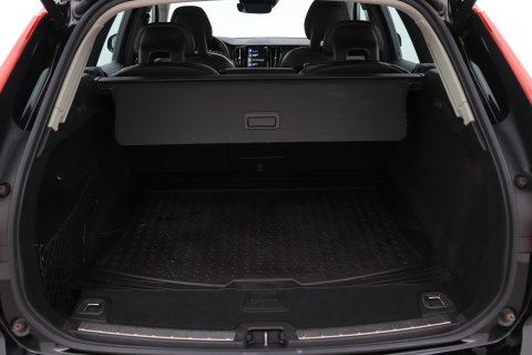Volvo XC60 2.0 D4 AWD Momentum | Panoramadak | Apple Carplay | Camera | Elektrische Achterklep | Stoelverwarming | Full LED | 18 Inch