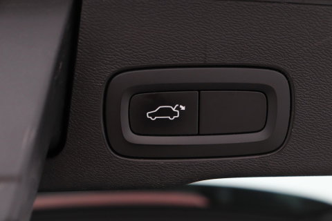 Volvo XC60 2.0 D4 AWD Momentum | Panoramadak | Apple Carplay | Camera | Elektrische Achterklep | Stoelverwarming | Full LED | 18 Inch