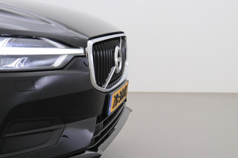 Volvo XC60 2.0 D4 AWD Momentum | Panoramadak | Apple Carplay | Camera | Elektrische Achterklep | Stoelverwarming | Full LED | 18 Inch