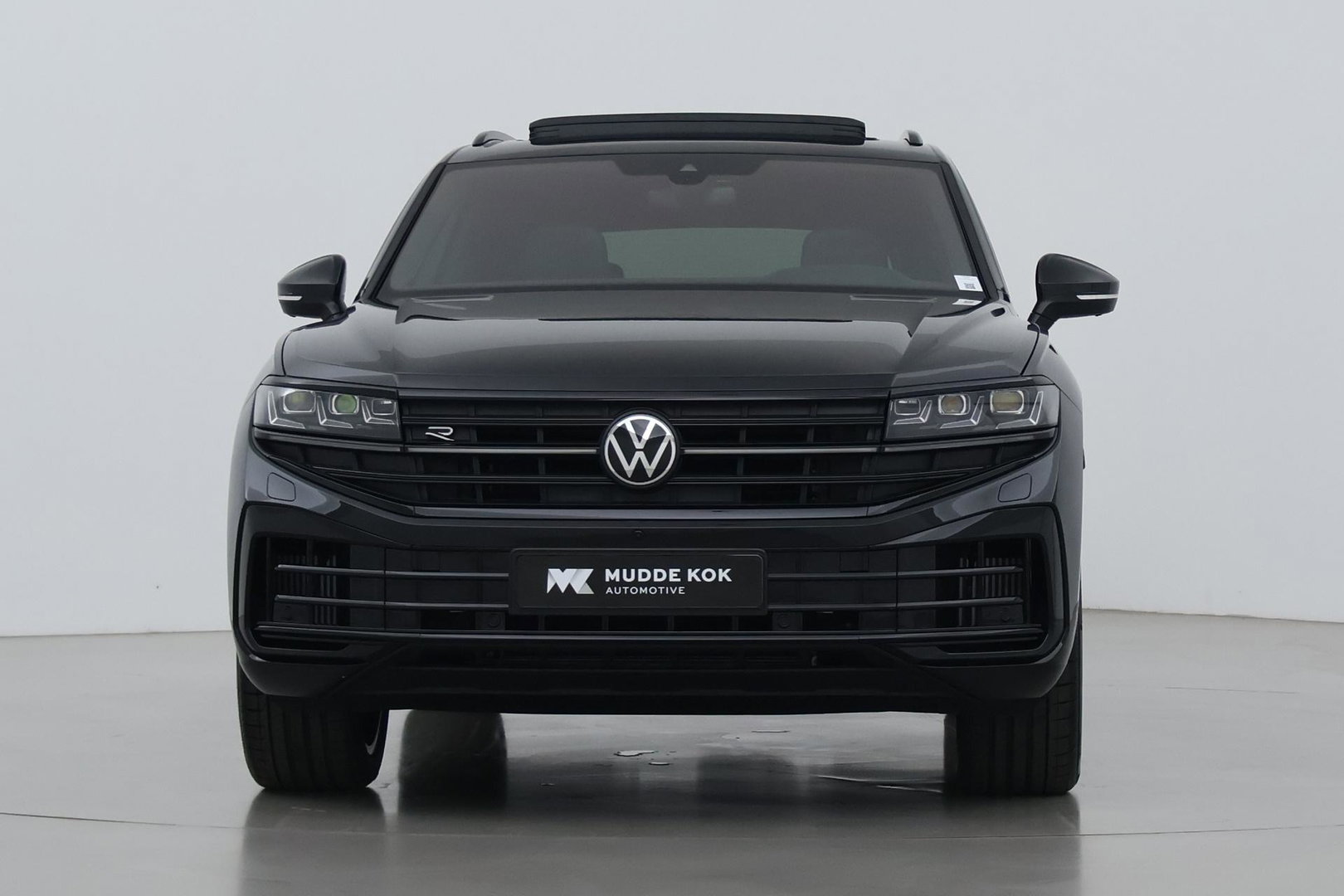 Volkswagen Touareg 3.0 TSi eHybrid 4MOTION R | FINAL EDITION | Luchtvering | Trekhaak | Panoramdak | Dynaudio | 360° Camera