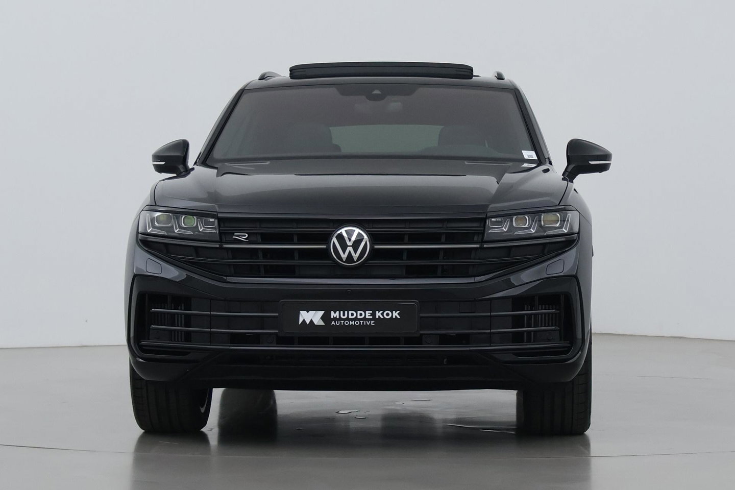 Volkswagen Touareg 3.0 TSi eHybrid 4MOTION R | FINAL EDITION | Luchtvering | Trekhaak | Panoramdak | Dynaudio | 360° Camera