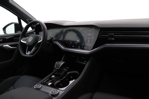 Volkswagen Touareg 3.0 TSi eHybrid 4MOTION R | FINAL EDITION | Luchtvering | Trekhaak | Panoramdak | Dynaudio | 360° Camera