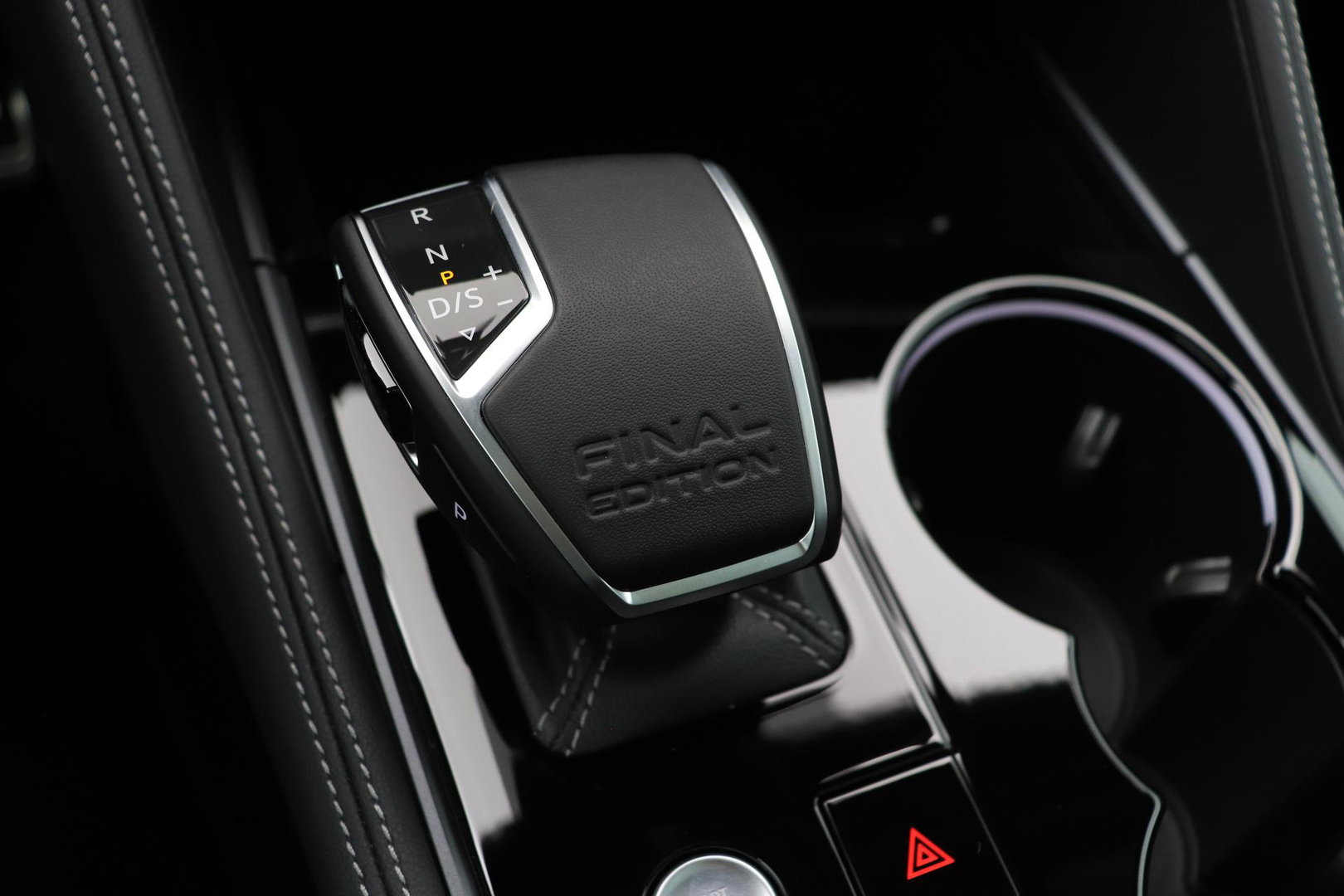 Volkswagen Touareg 3.0 TSi eHybrid 4MOTION R | FINAL EDITION | Luchtvering | Trekhaak | Panoramdak | Dynaudio | 360° Camera