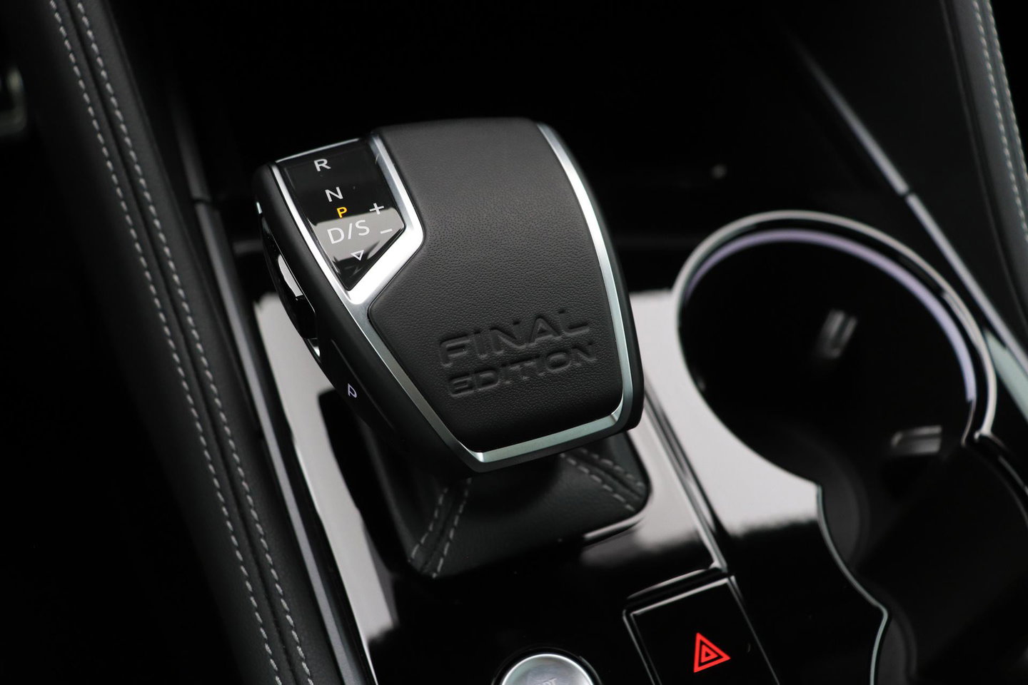 Volkswagen Touareg 3.0 TSi eHybrid 4MOTION R | FINAL EDITION | Luchtvering | Trekhaak | Panoramdak | Dynaudio | 360° Camera