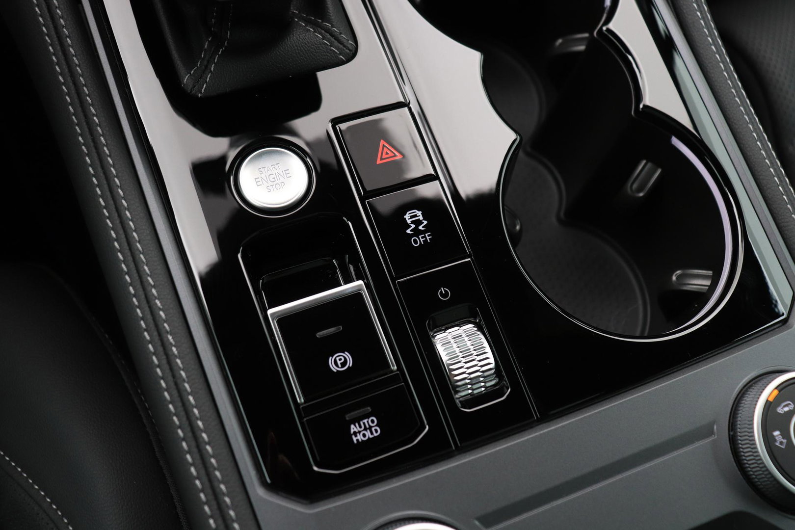 Volkswagen Touareg 3.0 TSi eHybrid 4MOTION R | FINAL EDITION | Luchtvering | Trekhaak | Panoramdak | Dynaudio | 360° Camera