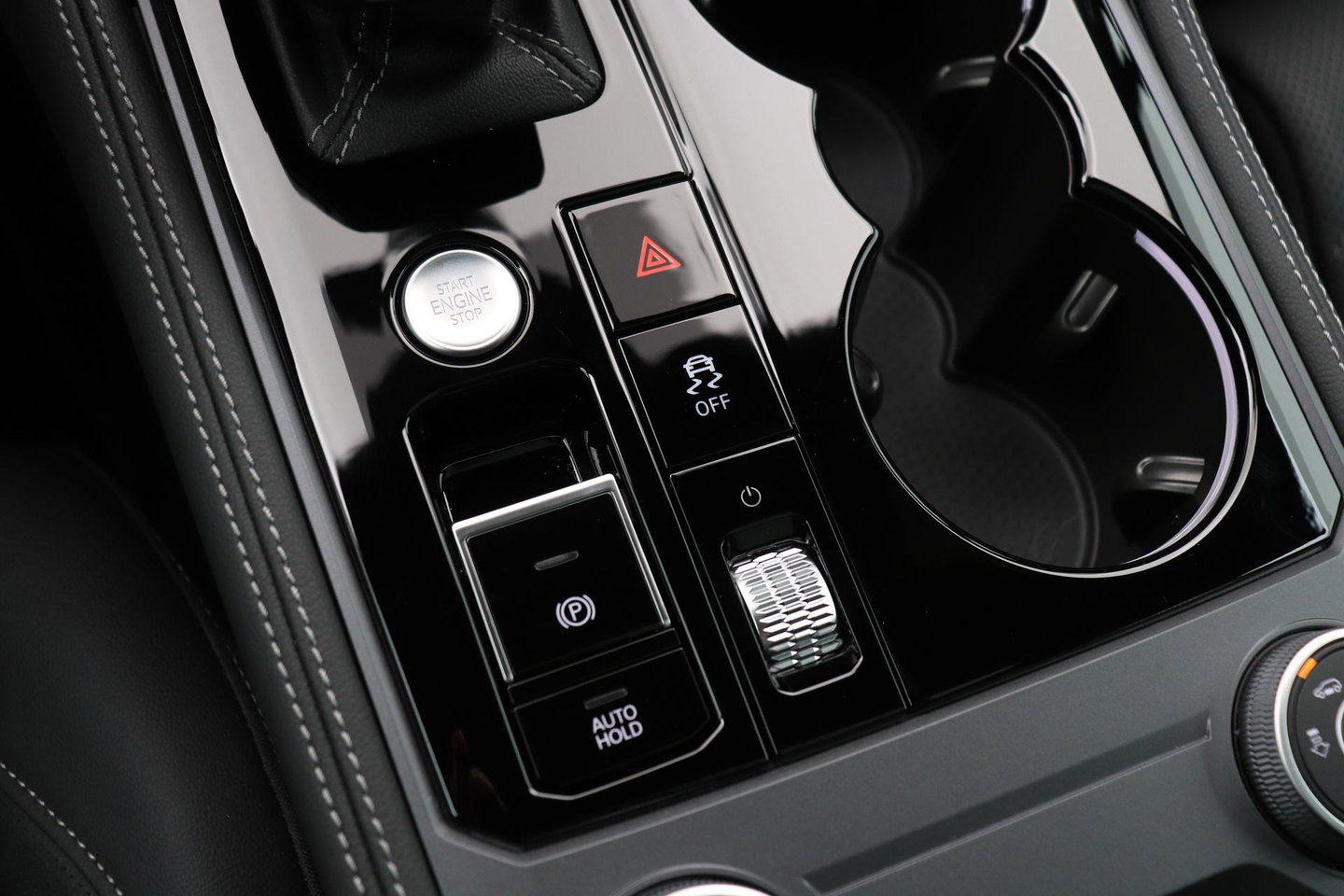 Volkswagen Touareg 3.0 TSi eHybrid 4MOTION R | FINAL EDITION | Luchtvering | Trekhaak | Panoramdak | Dynaudio | 360° Camera