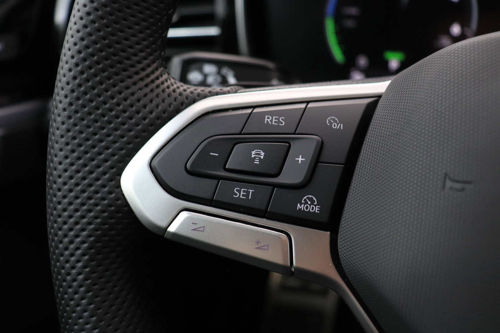 Volkswagen Touareg 3.0 TSi eHybrid 4MOTION R | FINAL EDITION | Luchtvering | Trekhaak | Panoramdak | Dynaudio | 360° Camera