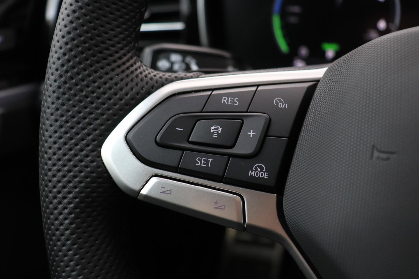 Volkswagen Touareg 3.0 TSi eHybrid 4MOTION R | FINAL EDITION | Luchtvering | Trekhaak | Panoramdak | Dynaudio | 360° Camera
